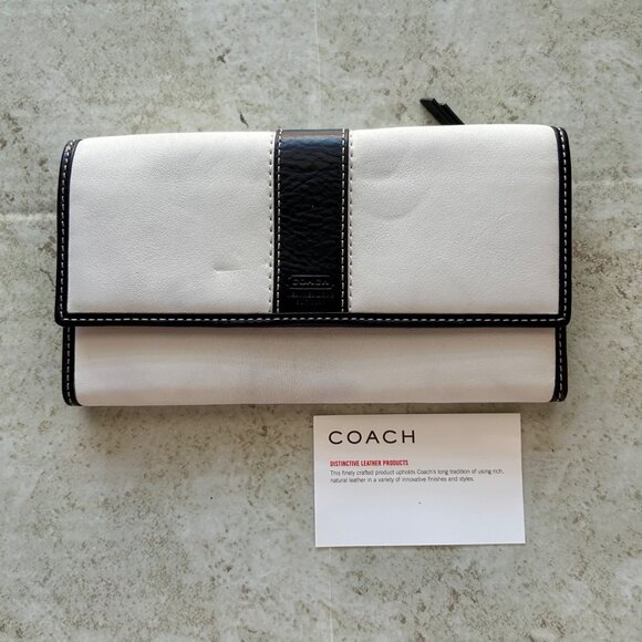 Vintage Coach White & Black Leather Wallet With Zip Compartment - Picture 10 of 10